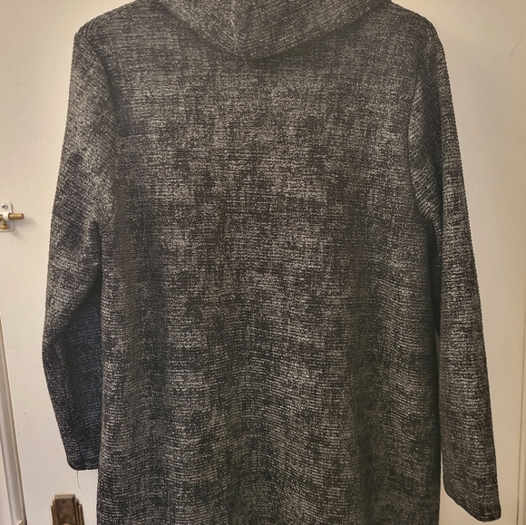 4 for $30 🌈 Pretty Woman black/silver long sleeve tunic top (medium) - Picture 4 of 7